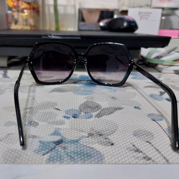 Beautiful Geometric Black Sunglasses Perfect Summer Shades Trendy Chic Cute - Picture 6 of 7